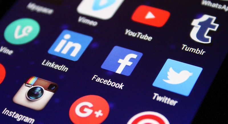 Retele Socializare